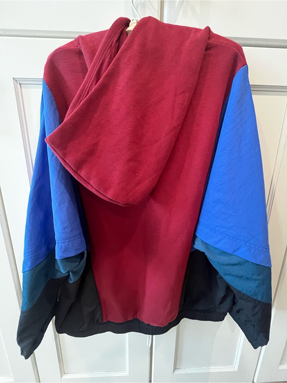 Nike Icon Clash Women’s Burgundy and Royal Blue Pullover Hoodie - Picture 4 of 8